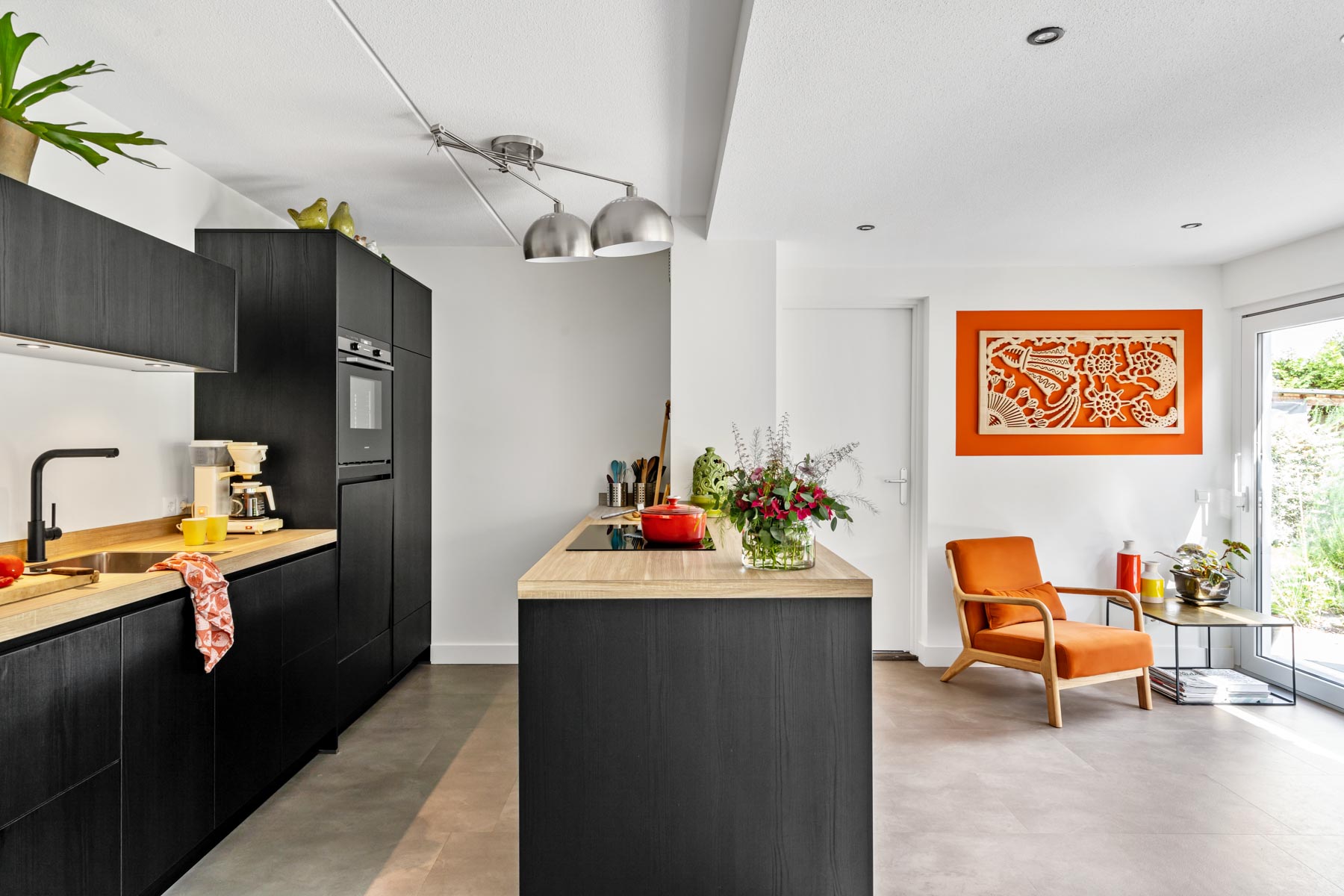 moderne zwarte houtlook keuken | Keukenprins Keukens