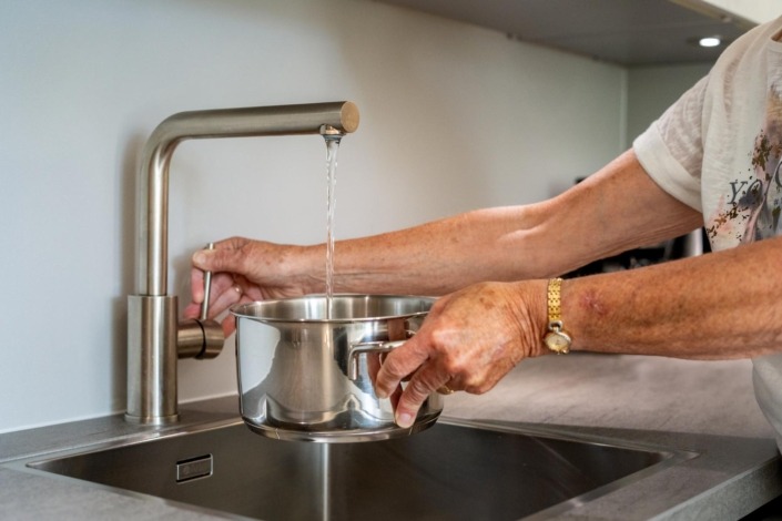 Strakke betonlook keuken