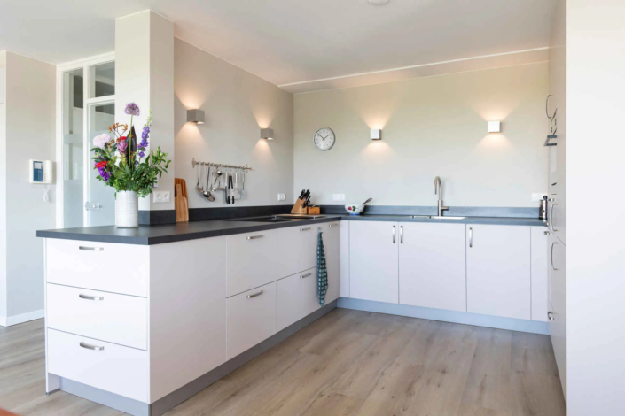 Moderne keuken Hardenberg met vaatwasser op hoogte | Keukenprins