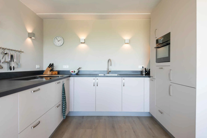 Moderne keuken Hardenberg met vaatwasser op hoogte | Keukenprins