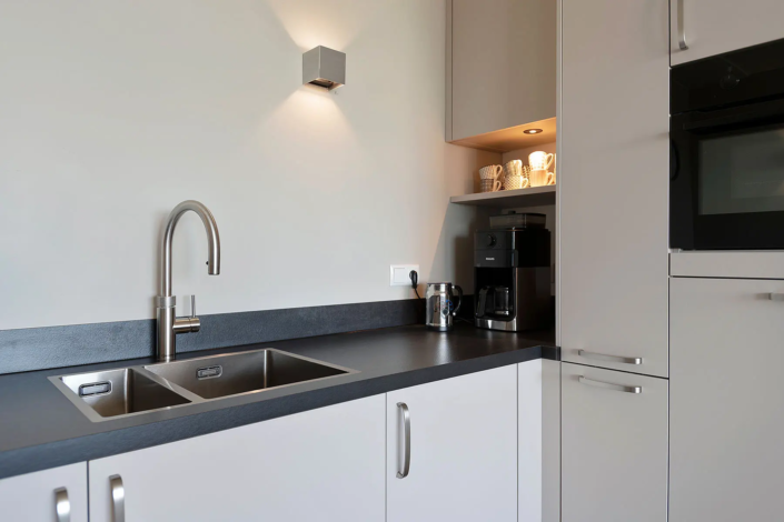 Moderne keuken Hardenberg met vaatwasser op hoogte | Keukenprins