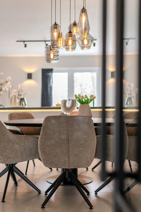 Keuken Dedemsvaart in moderne stijl: een keuken die praktisch is, uitnodigt om samen te koken en perfect past bij het nieuwe huis van Kaylee en Michael | Keukenprins