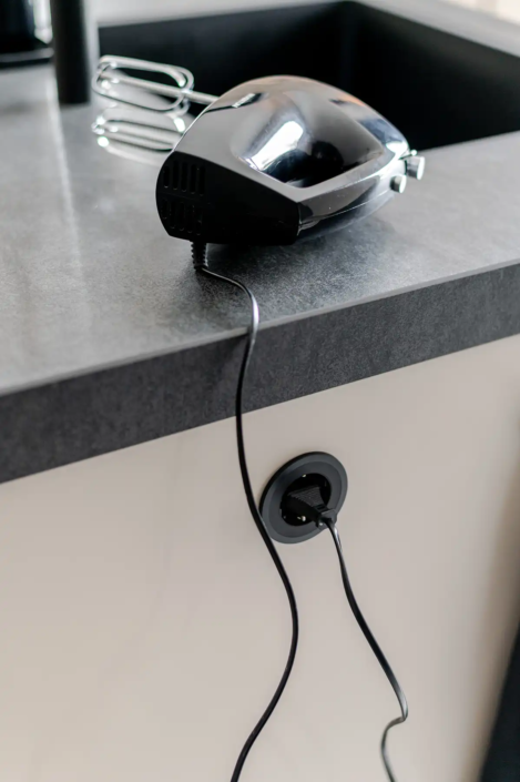 Keuken Dedemsvaart in moderne stijl: een keuken die praktisch is, uitnodigt om samen te koken en perfect past bij het nieuwe huis van Kaylee en Michael | Keukenprins