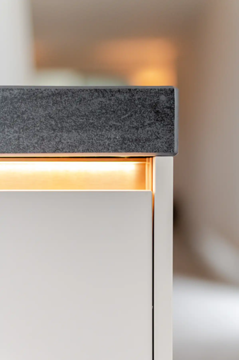 Keuken Dedemsvaart in moderne stijl: een keuken die praktisch is, uitnodigt om samen te koken en perfect past bij het nieuwe huis van Kaylee en Michael | Keukenprins