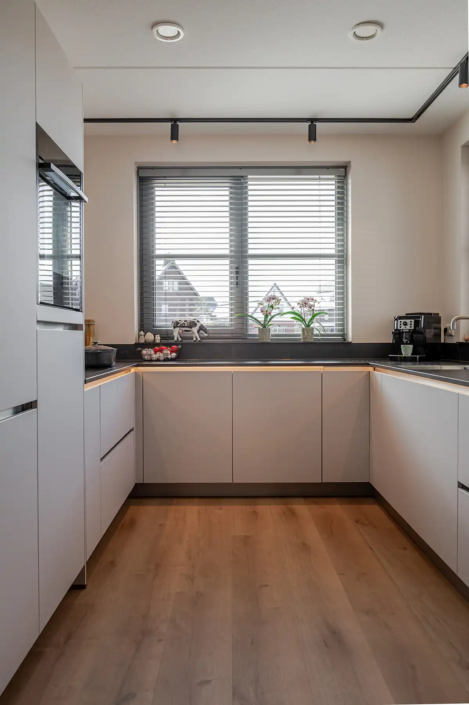 Bekijk deze keuken in Hardenberg en lees hoe Henk en Else kozen voor comfort en ruimte | Keukenprins
