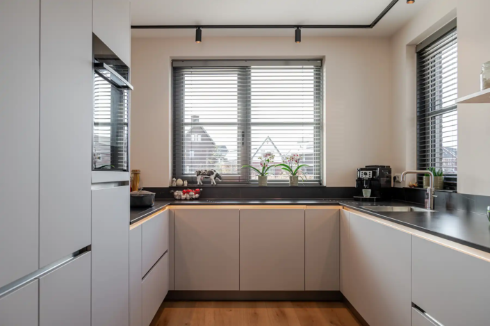 Bekijk deze keuken in Hardenberg en lees hoe Henk en Else kozen voor comfort en ruimte | Keukenprins