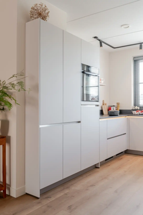 Bekijk deze keuken in Hardenberg en lees hoe Henk en Else kozen voor comfort en ruimte | Keukenprins
