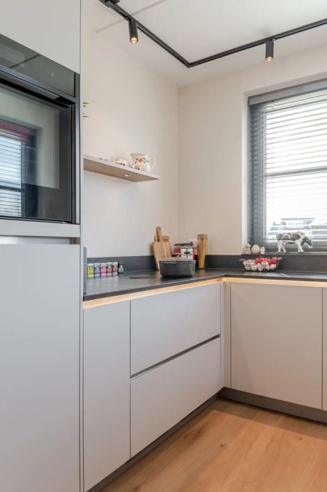 Bekijk deze keuken in Hardenberg en lees hoe Henk en Else kozen voor comfort en ruimte | Keukenprins