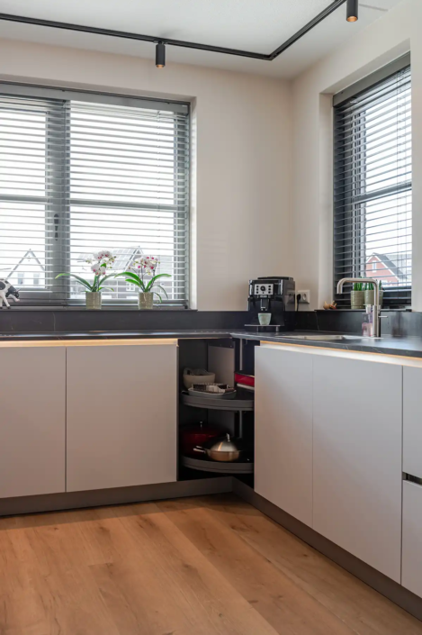 Bekijk deze keuken in Hardenberg en lees hoe Henk en Else kozen voor comfort en ruimte | Keukenprins