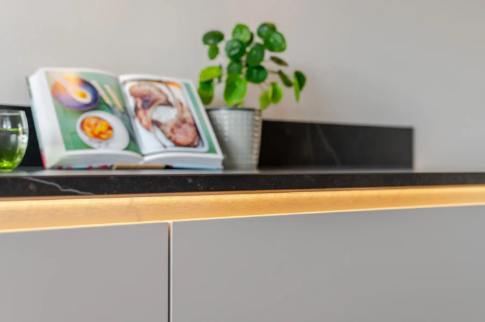 Bekijk deze keuken in Hardenberg en lees hoe Henk en Else kozen voor comfort en ruimte | Keukenprins