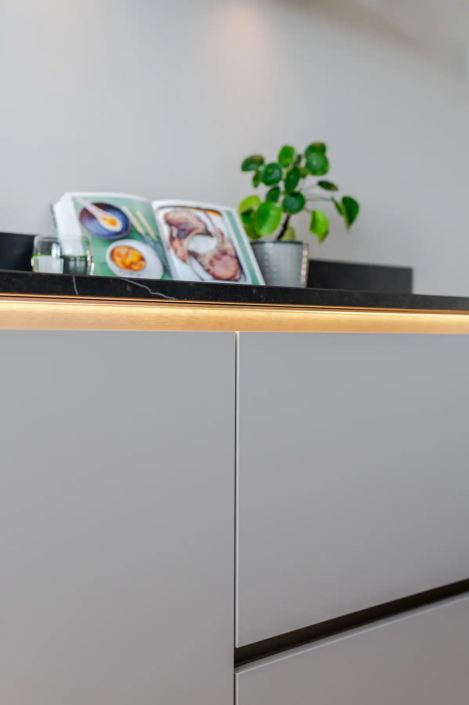 Bekijk deze keuken in Hardenberg en lees hoe Henk en Else kozen voor comfort en ruimte | Keukenprins