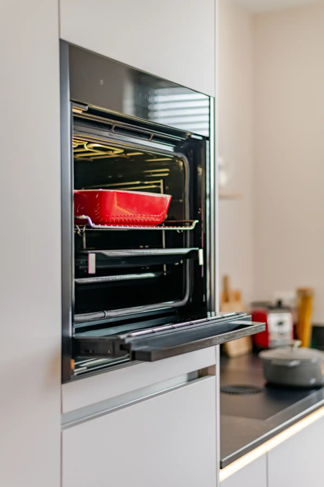 Bekijk deze keuken in Hardenberg en lees hoe Henk en Else kozen voor comfort en ruimte | Keukenprins