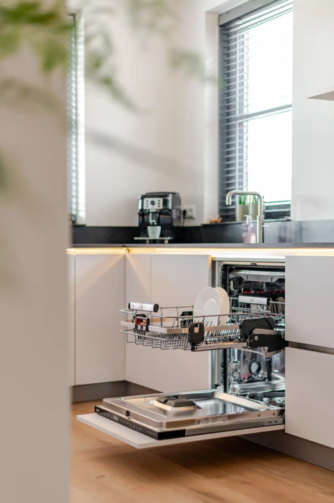 Bekijk deze keuken in Hardenberg en lees hoe Henk en Else kozen voor comfort en ruimte | Keukenprins