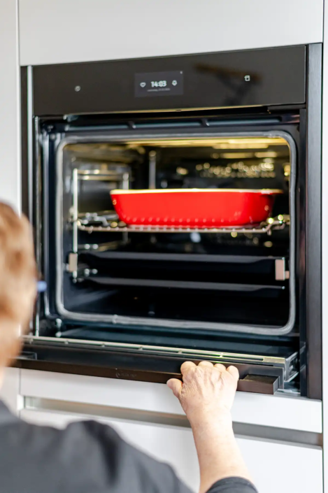 Bekijk deze keuken in Hardenberg en lees hoe Henk en Else kozen voor comfort en ruimte | Keukenprins